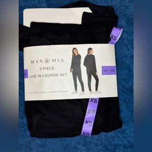 NWT Max & Mia Lounge Set